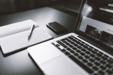 Design e Codice Personalizzati vs. Template: Pro e Contro